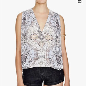 Free People Darcy Super V-neck Printed high-low top size Small Petite